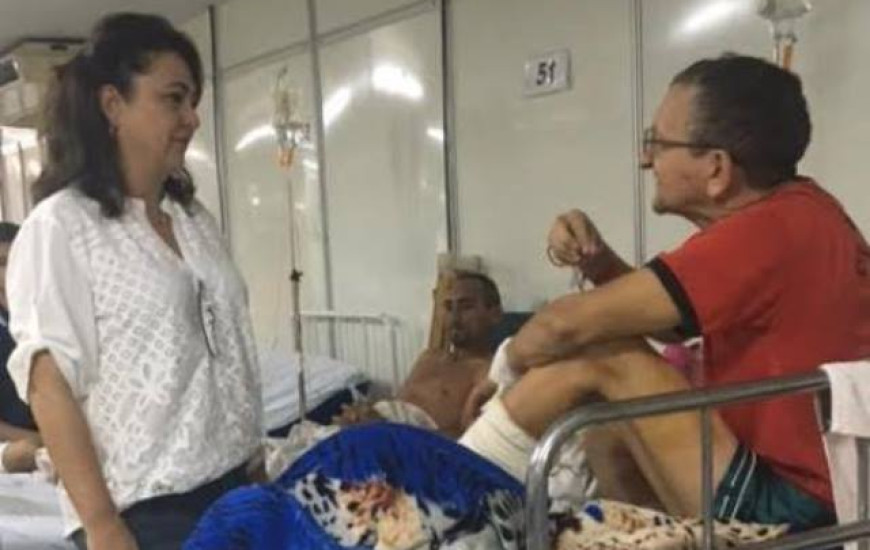 Senadora Katia Abreu ouve pacientes do HGP