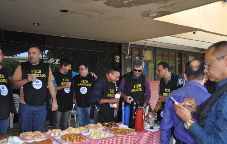 Auditores fiscais do Tocantins tomam café da manhã na sede da Sefaz