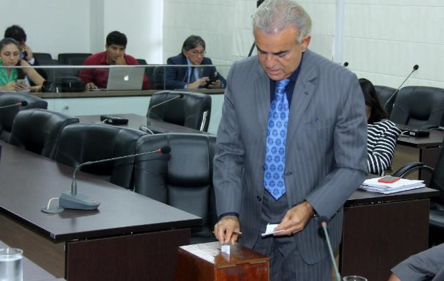 Mourão é eleito como vice-presidente de comissão