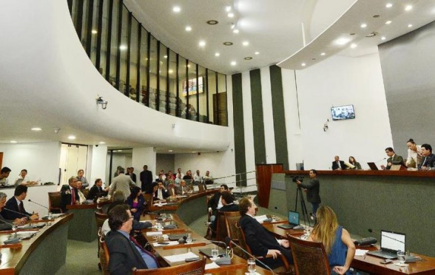 Deputados votarão projetos para derrubar inspeção