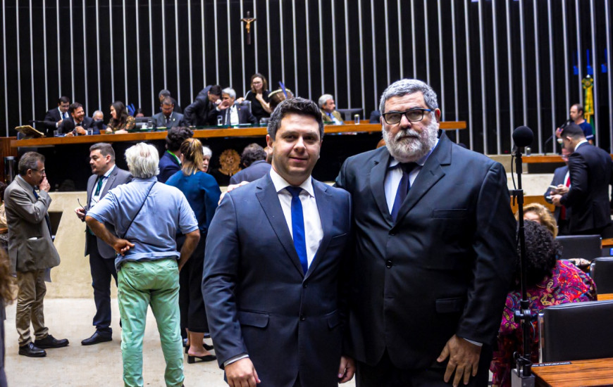 José Neuman e Tiago Dimas em plenário.