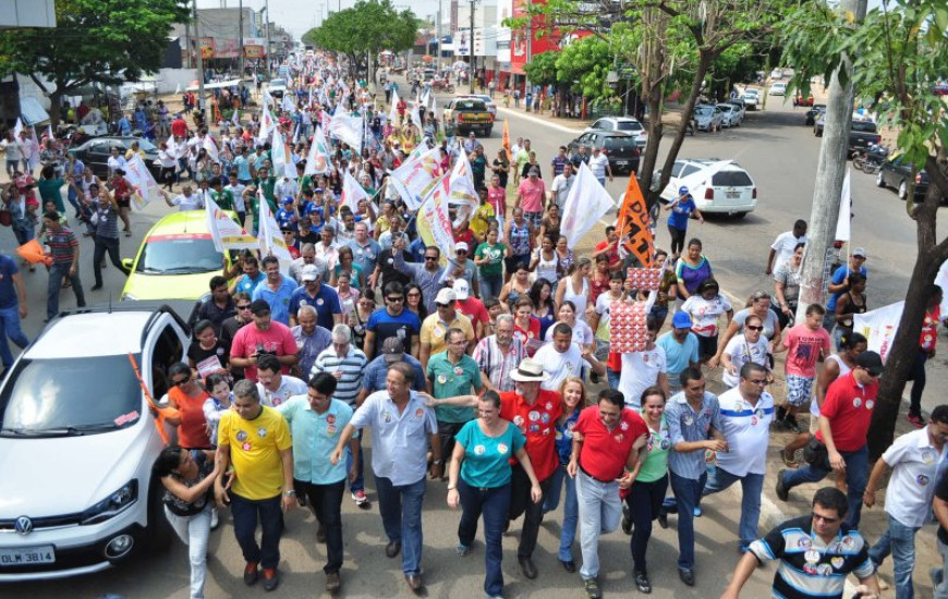 Centenas acompanham Miranda em Taquaralto