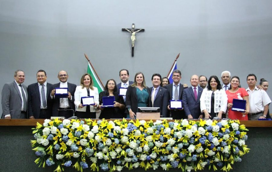 Deputados homenageiam pioneiros de Palmas