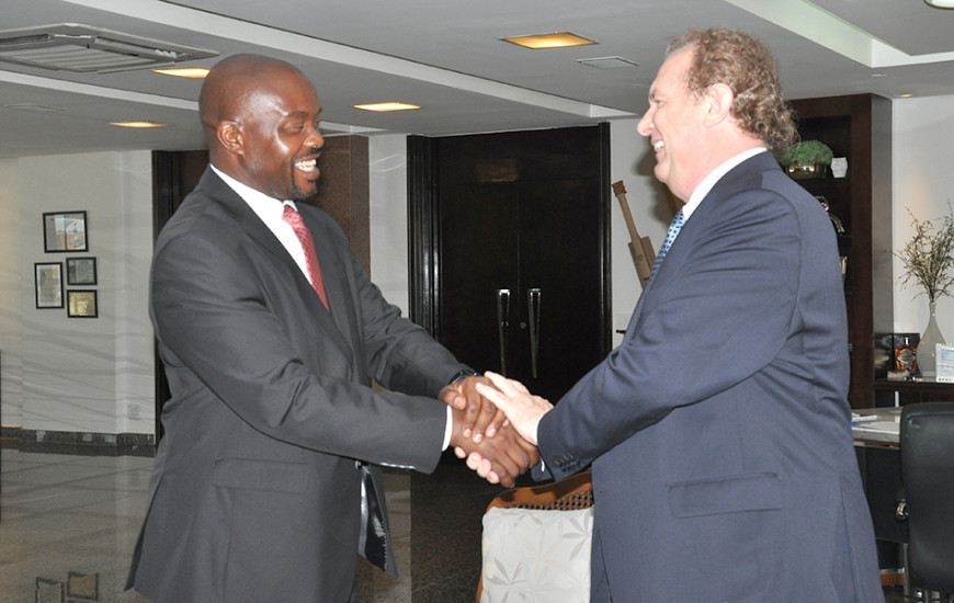 Carlesse e embaixador da África do Sul no Brasil, Ntshikiwane Joseph