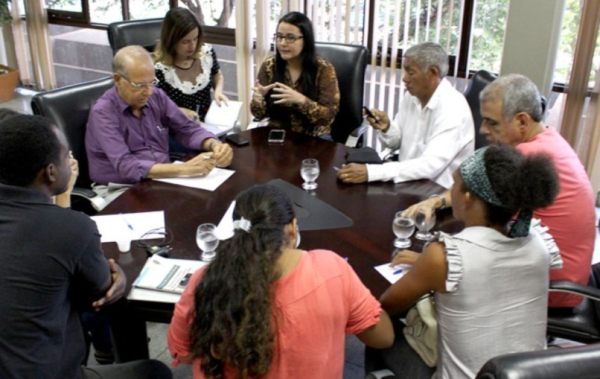 Famílias e governo se reúnem em Palmas