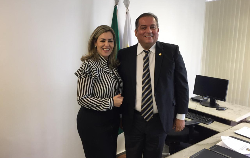 Prefeita Cinthia e senador Gomes se encontram em Brasília