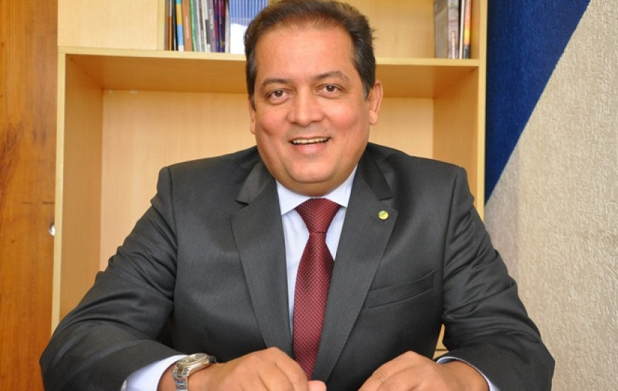 Senador Eduardo Gomes (MDB-TO).