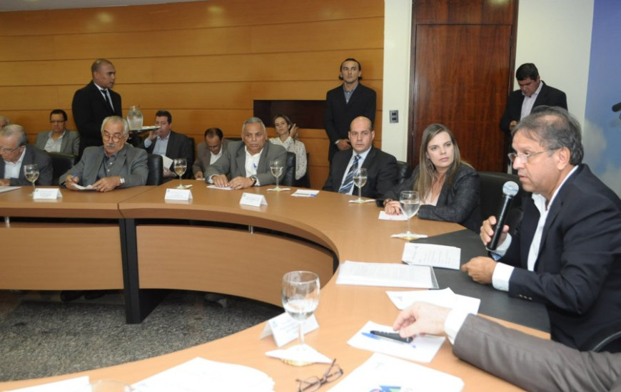 Marcelo Miranda em reunião com secretariado