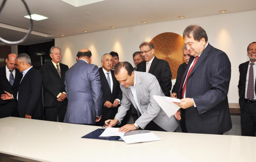 Joaquim Maia assina protocolo de intenções de parceria com países árabes