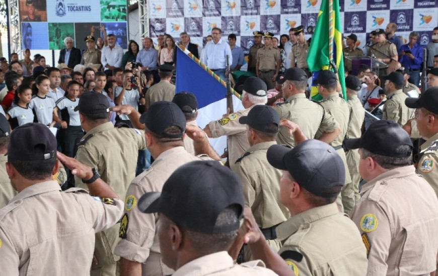 Marcelo Miranda entrega benfeitorias à PM do Bico do Papagaio