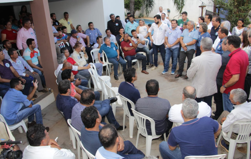 Candidato reuniu prefeitos em comitê em Palmas