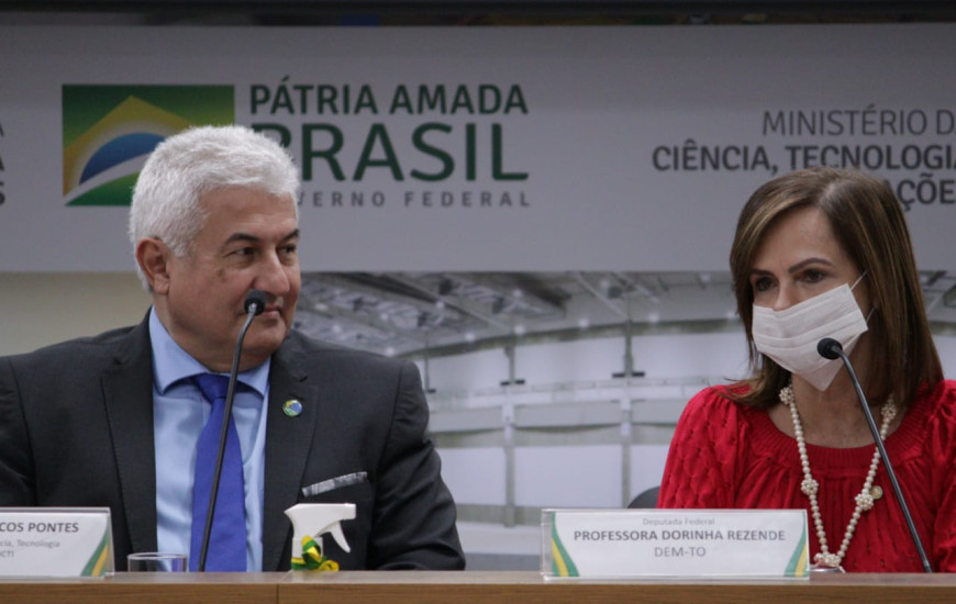 Deputada federal Professora Dorinha (DEM) e ministro Marcos Pontes.