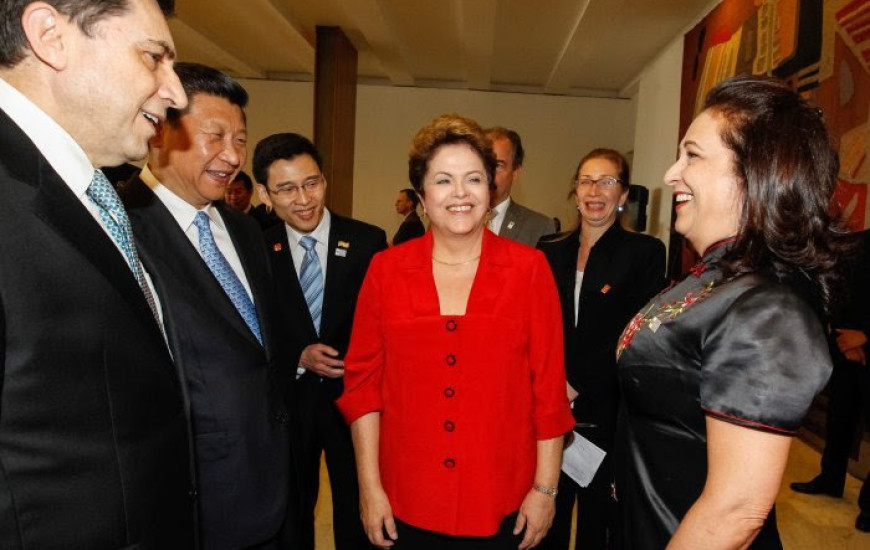 Kátia comemora anúncio junto com Dilma