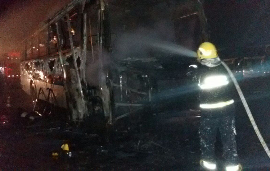 Chamas foram controladas na madrugada