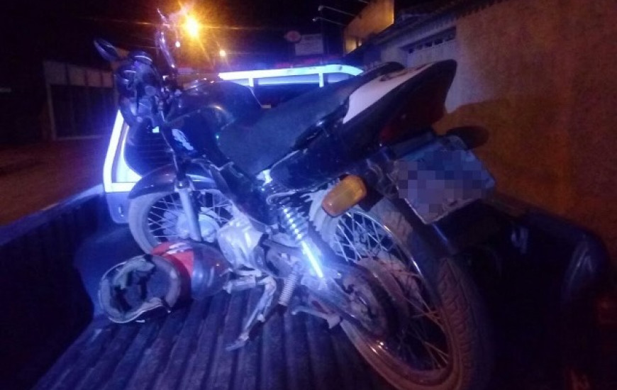 Moto tem placa de Uberlândia (MG)