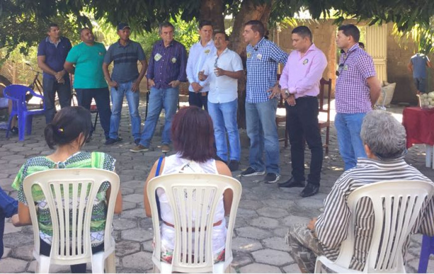 Amastha durante reunião promovida pelo prefeito Carlos Alberto Rodrigues