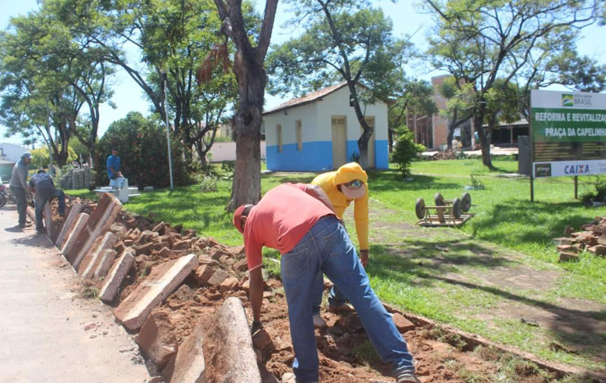 Praça da Capelinha é localizada no centro da cidade