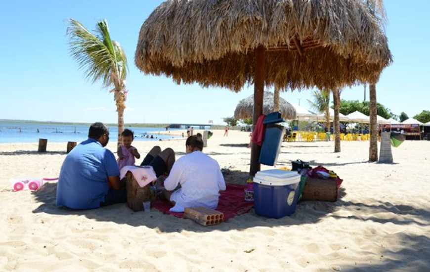 Praia da Graciosa é um dos principais cartões postais da cidade