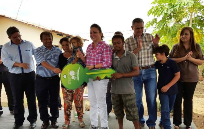 Ministra entrega casas do programa no Tocantins