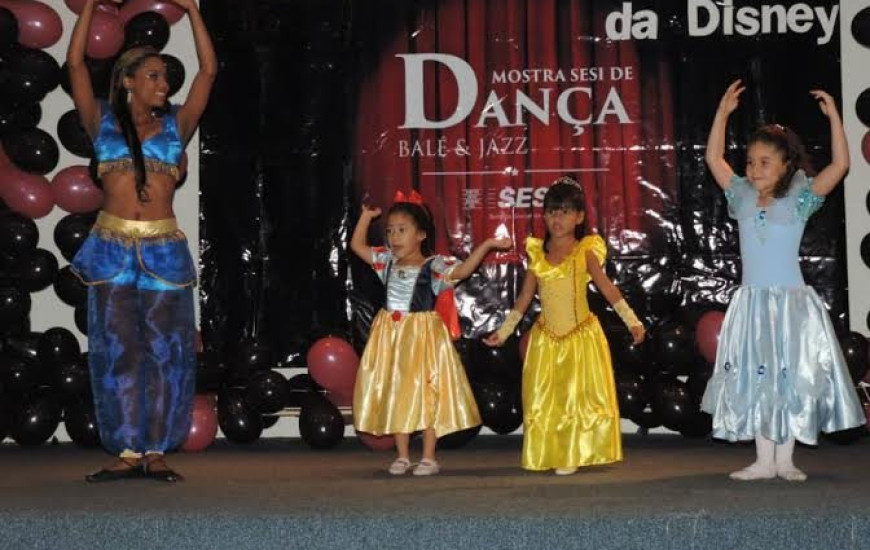 Alunas se apresentaram na 3ª Mostra de Dança