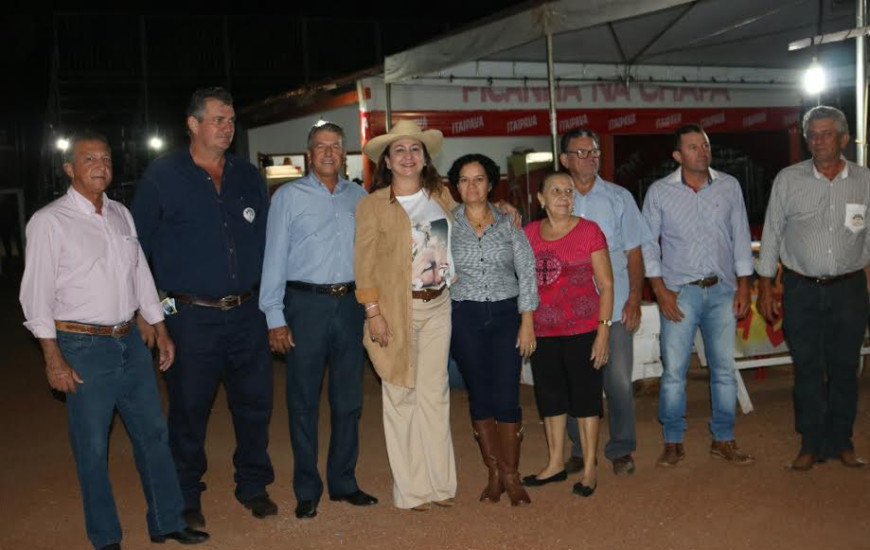 Presidente da Faet, Kátia visita exposição