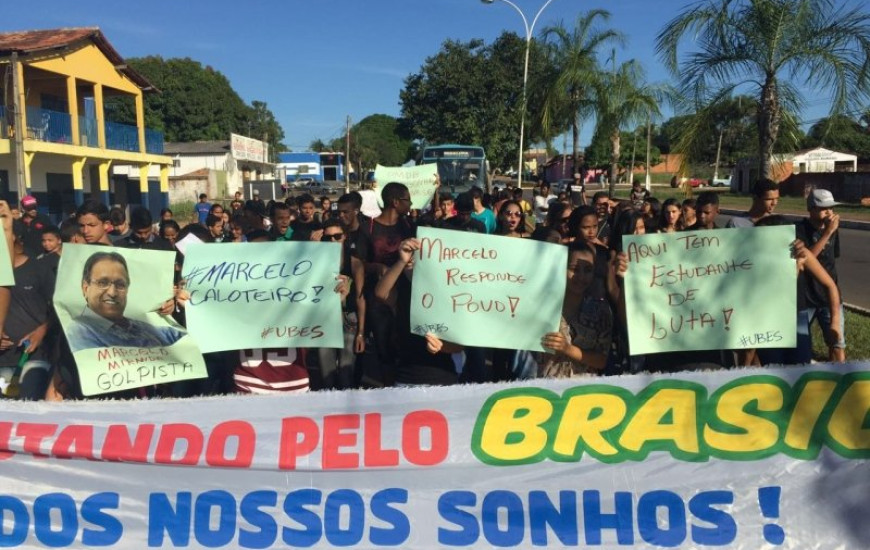 Estudantes protestam no Tocantins