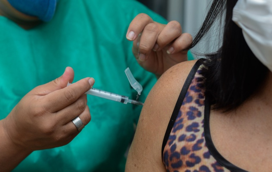 Vacinação deverá ser agendada e público comparecer ao local com documentos