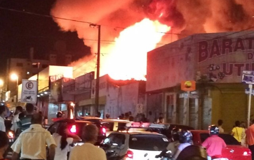 Incêndio consumiu loja no centro da cidade