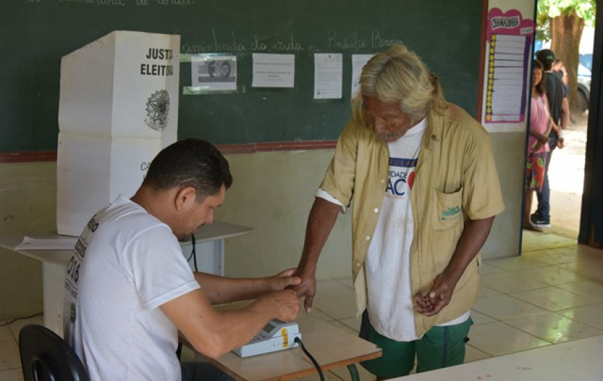 Eleitores indígenas compareceram para a votação