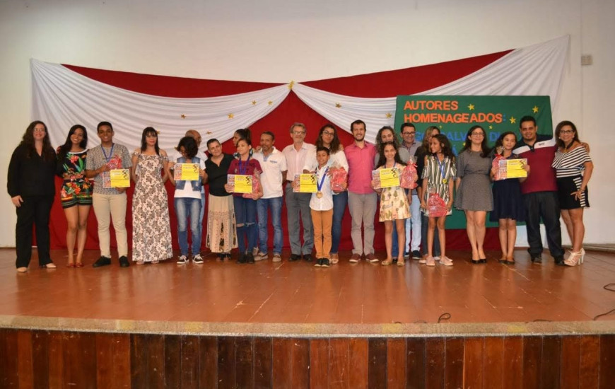 Vencedores do concurso nas categorias infantil, infantojuvenil e juvenil