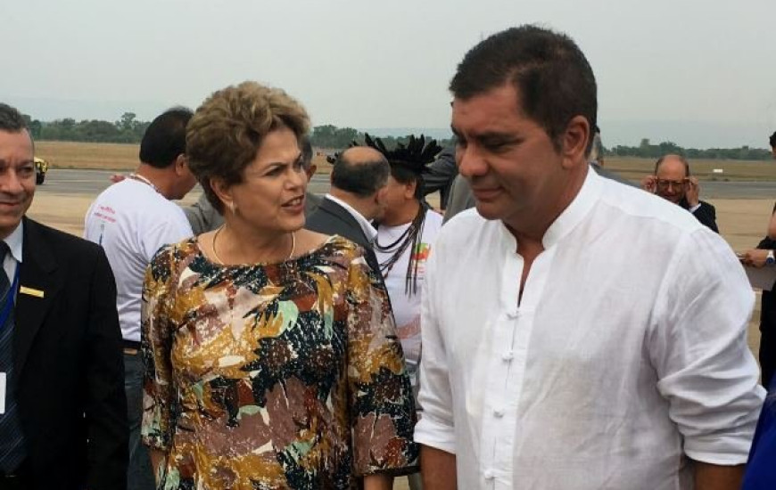 Amastha recepciona Dilma no aeroporto de Palmas