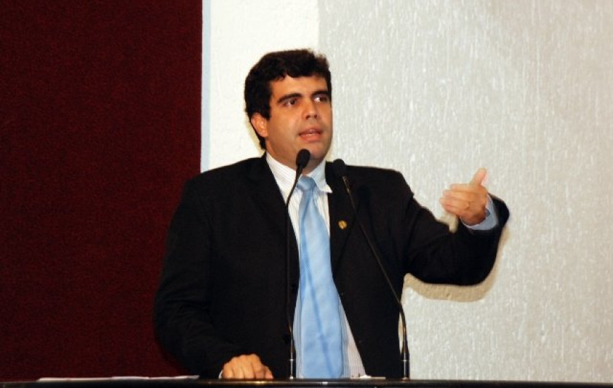 Ricardo Ayres criticou OAB da tribuna