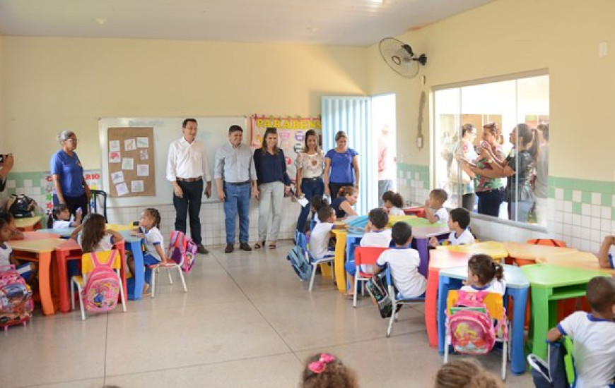 Equipe da Semed Palmas visita sala de aula