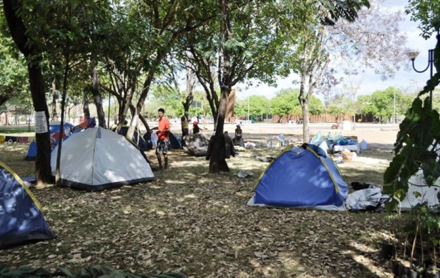Manifestantes acampados na Praça