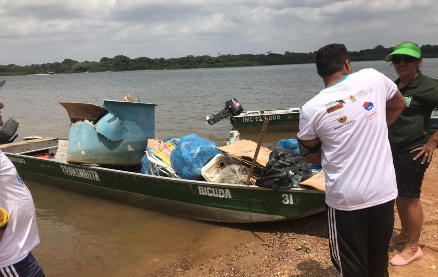 Lixo foi deixado por banhistas em praias após a temporada