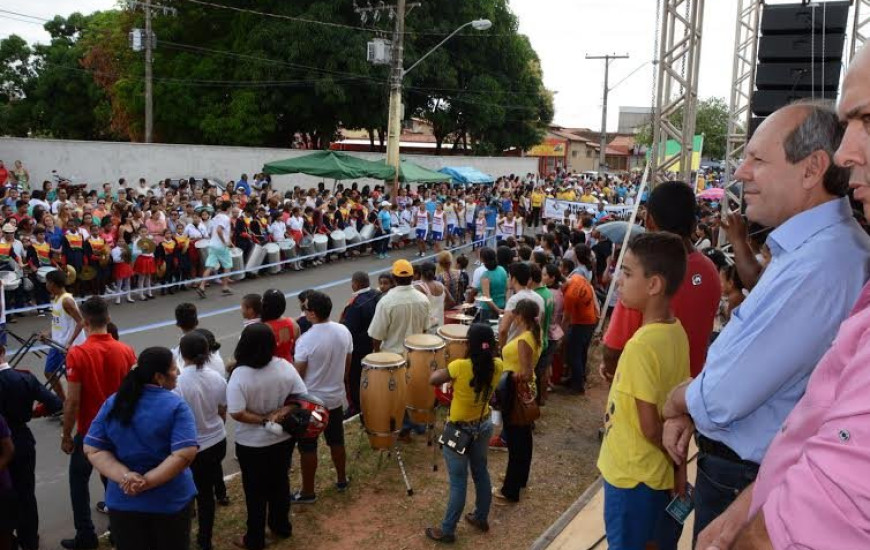Prefeito prestigia desfile em Araguaína