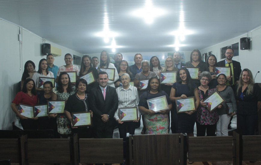 Câmara de Cariri presta homenagem pelo Mês da Mulher