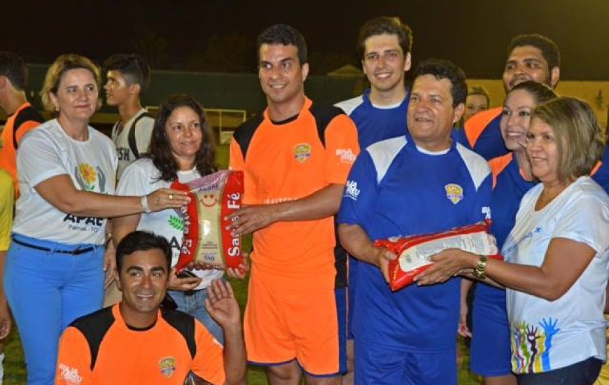 Deputados participam de Futebol Solidário