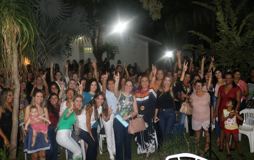 Senadora recebe apoio de grupo de mulheres em Palmas