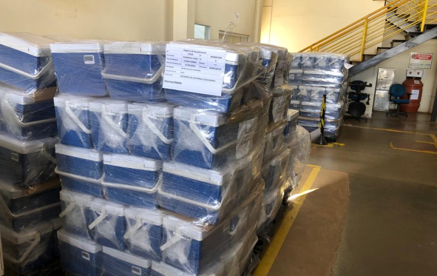 Empresa doa 850 caixas térmicas para transporte e armazenamento de vacinas