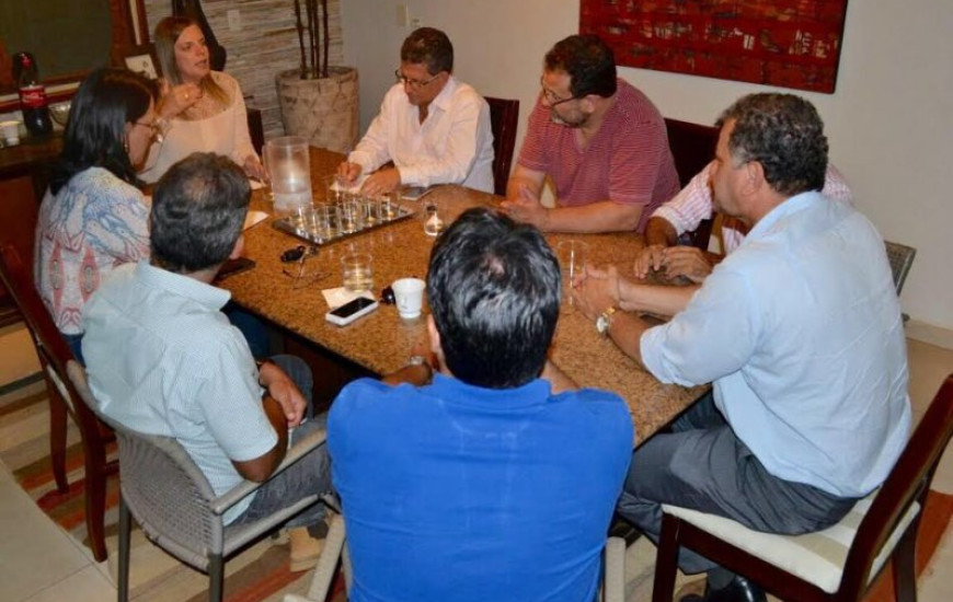 Cláudia se reúne com membros da Frente por Palmas