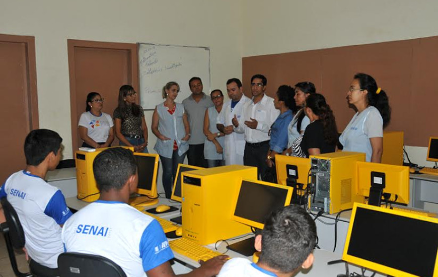 Adolescentes do Case recebem cursos