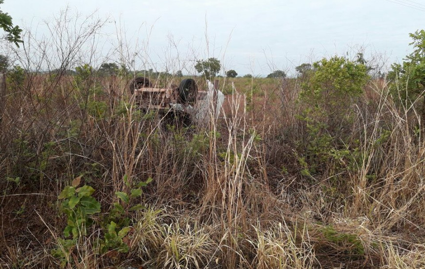 Carro capotou após sair da pista na TO-030