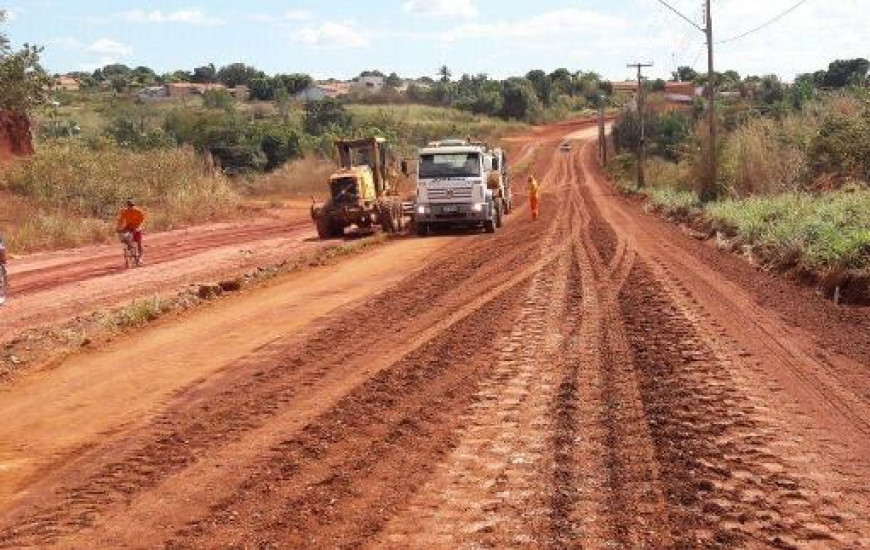 Trecho de rodovia recebe pavimentação asfáltica