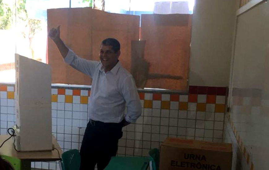 Marcos Souza votou em Escola localizada na 210 Sul em Palmas