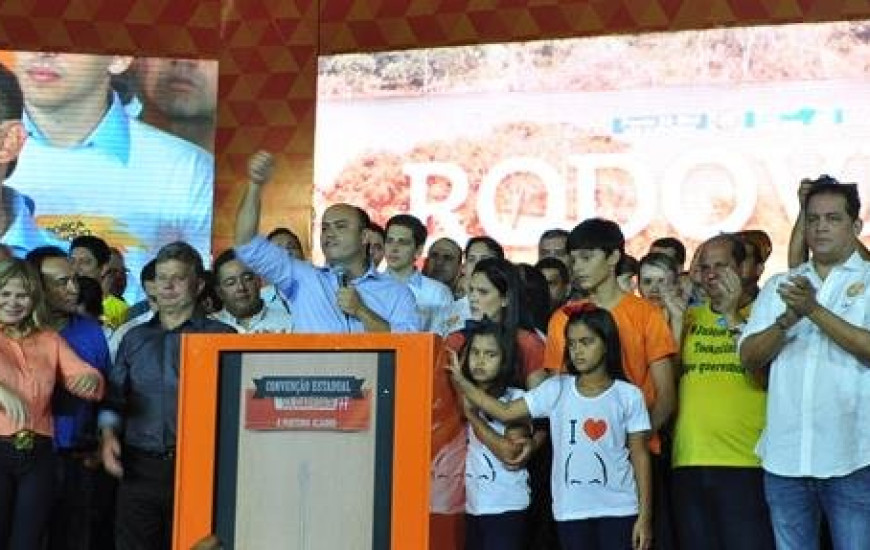 Sandoval Cardoso inaugura comitê de campanha