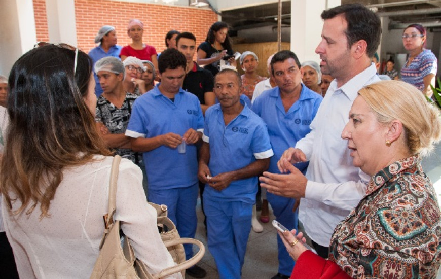 Representantes do MPE conversam com servidores