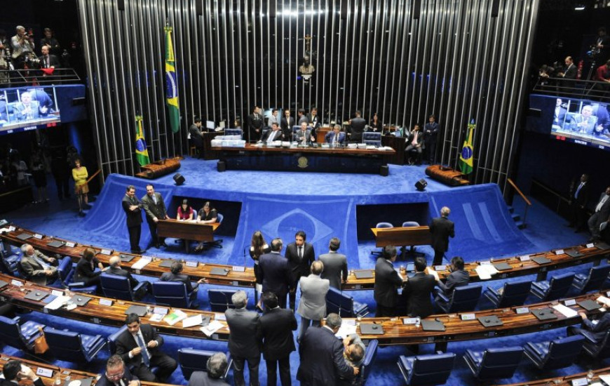 Senadores terão recessão até agosto