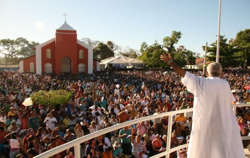Padre Joatan celebra missa no Bonfim