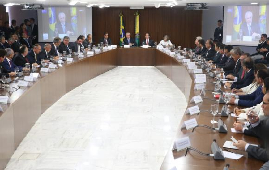 Reunião foi realizada entre o presidente e 17 governadores